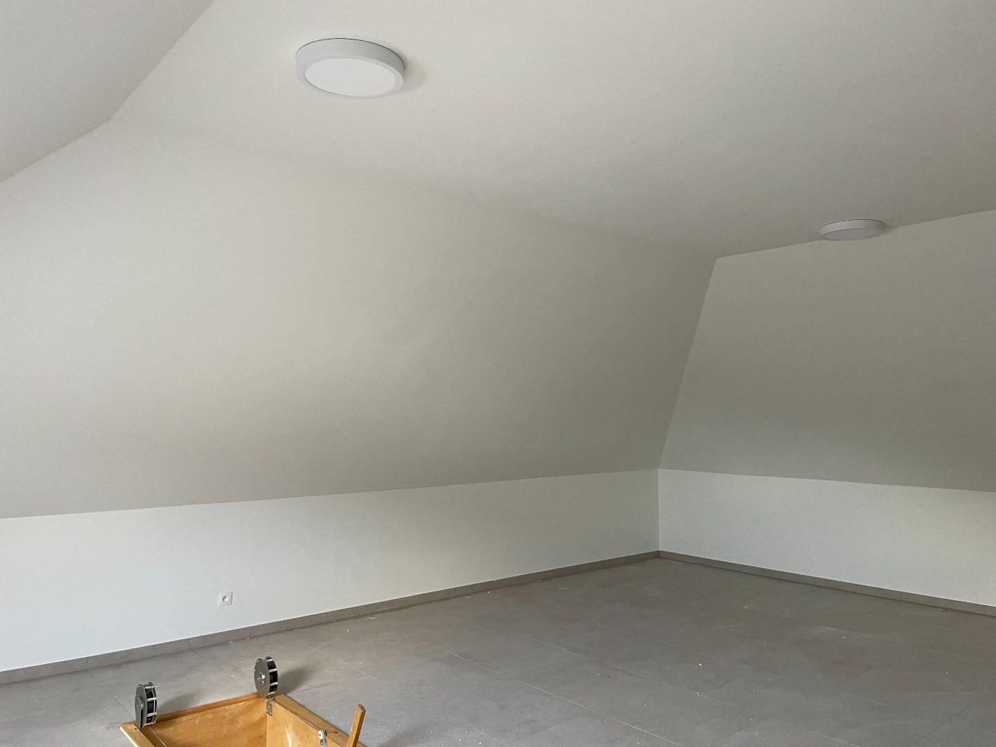 Zeer ruime moderne halfopen nieuwbouwwoning met tuin/terras en garage 