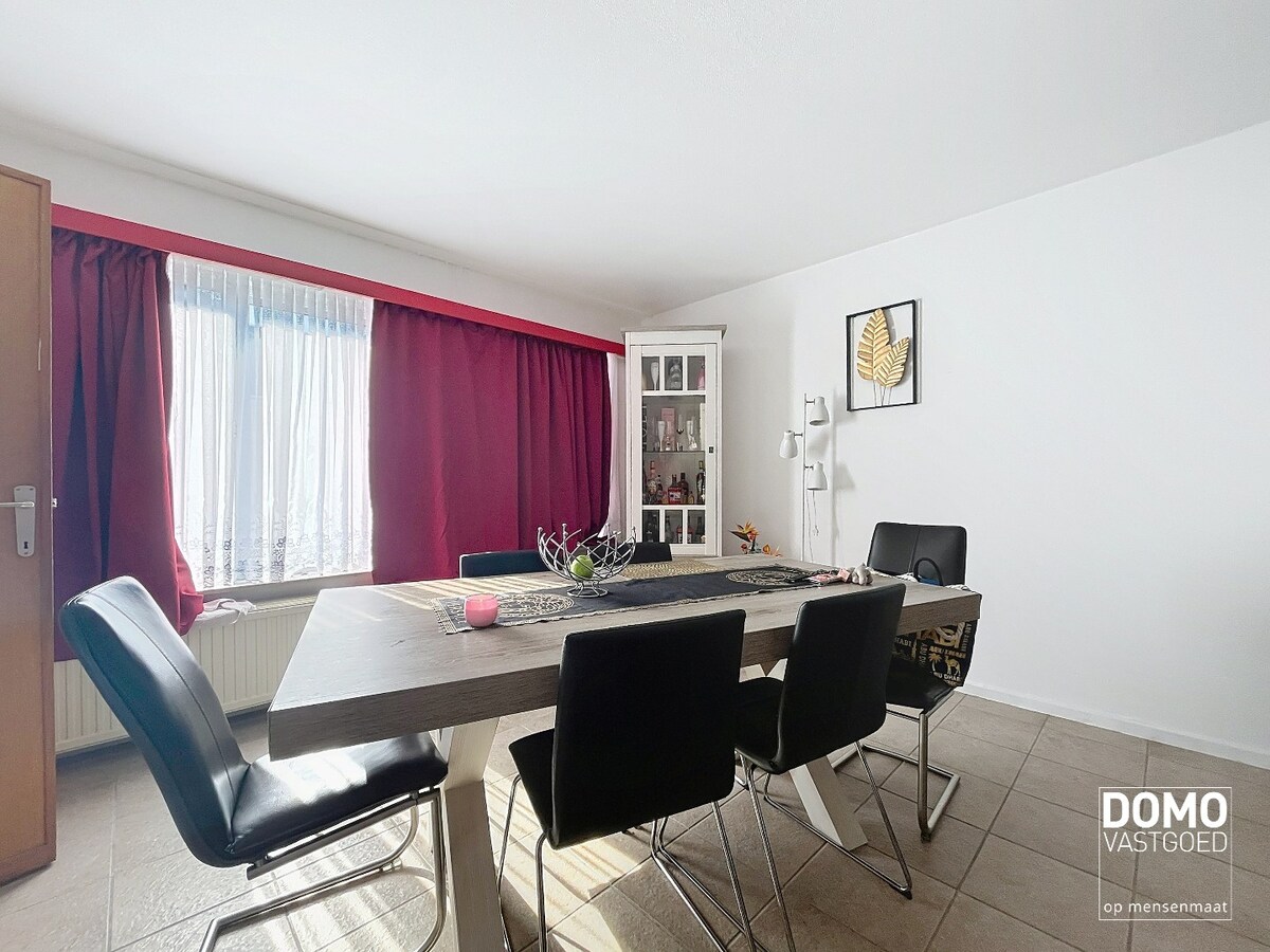 GELIJKVLOERS APPARTEMENT MET 2 SLAAPKAMERS EN GARAGE GELEGEN IN HET CENTRUM VAN BERINGEN 