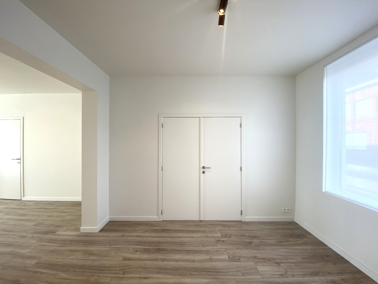 Volledig gerenoveerde centrumwoning in het hartje van Sint-Lodewijk op 442 m²! 