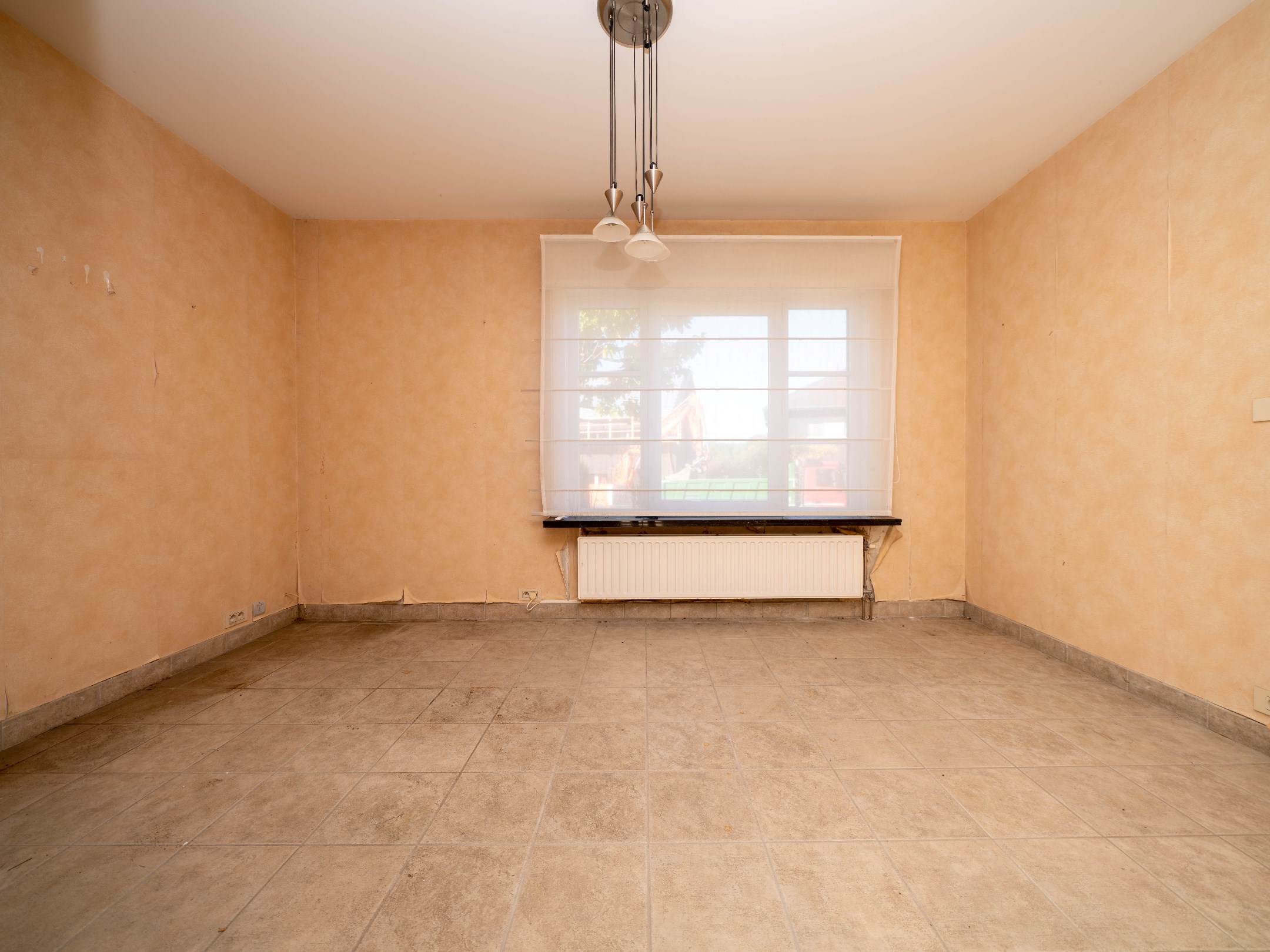 Lichtrijke, ruime woning met 3 kamers, garage en tuin 