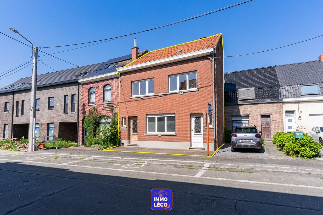 Maison 3 façades avec grand jardin et beaux volumes. 