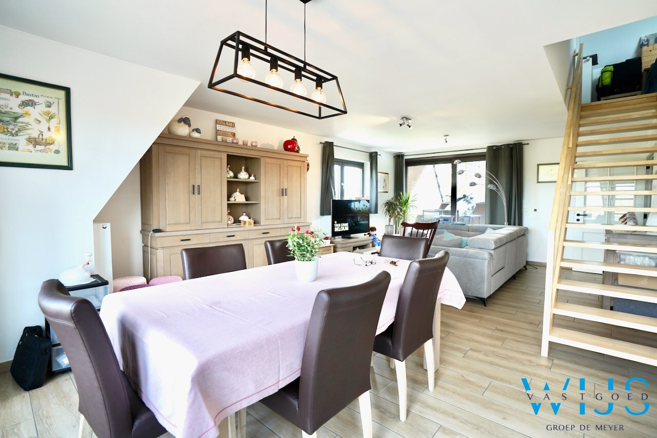 Prachtige duplex met garage in het rustige landelijke OOSTEEKLO ! 