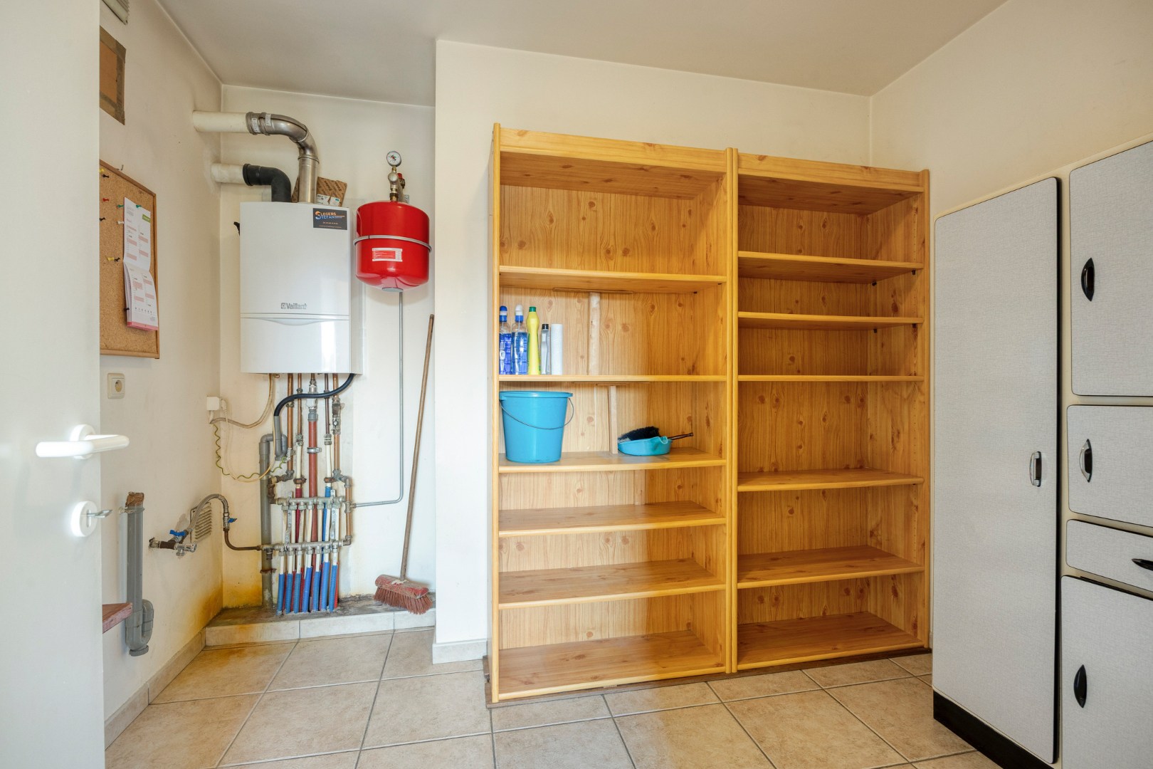 Gelijkvloers appartement met 3 slpk., ruim terras en ondergrondse garagebox in hartje Leopoldsburg 