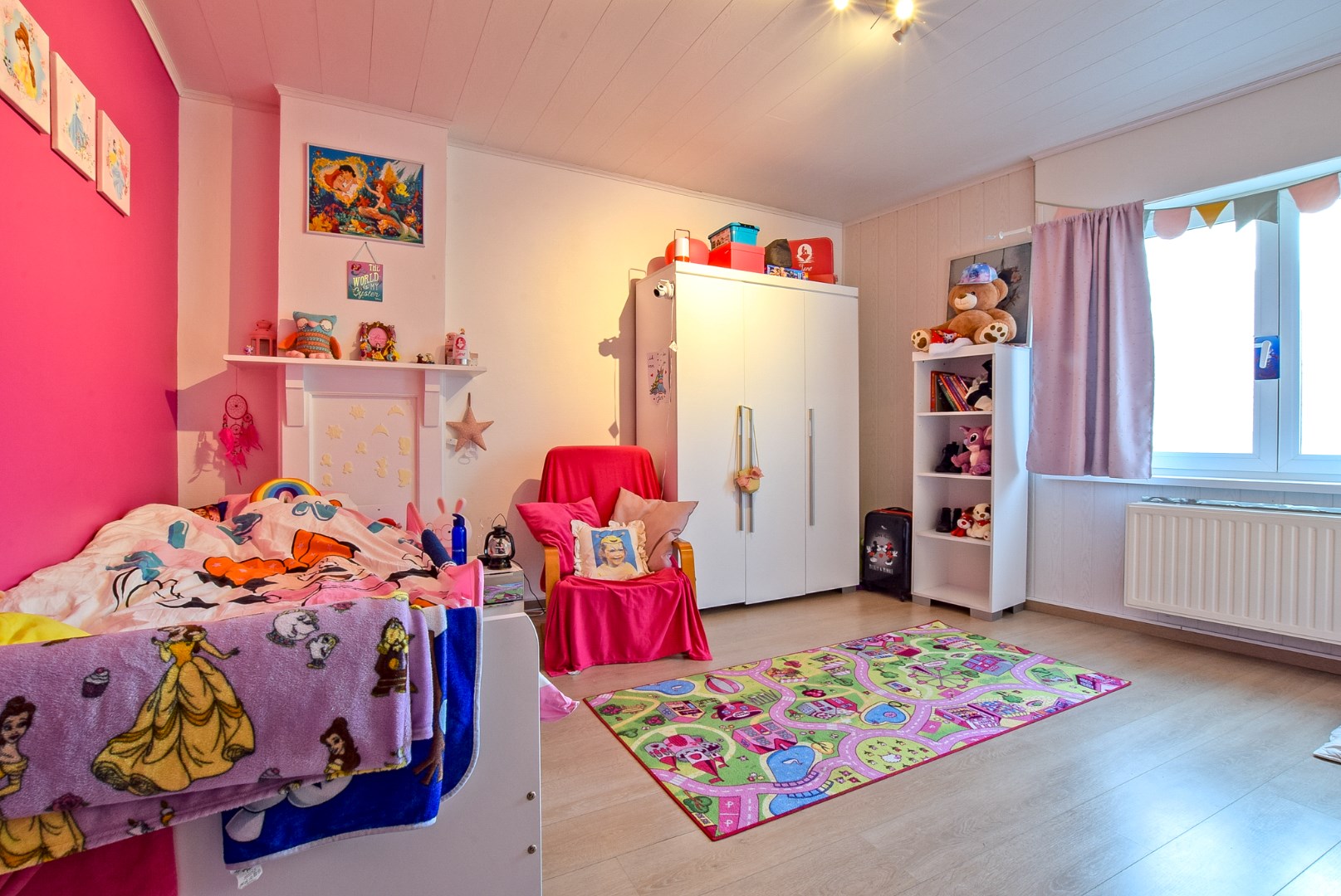 Ruime gezinswoning met garage te Pervijze op 518 m² met prachtige verzichten. 