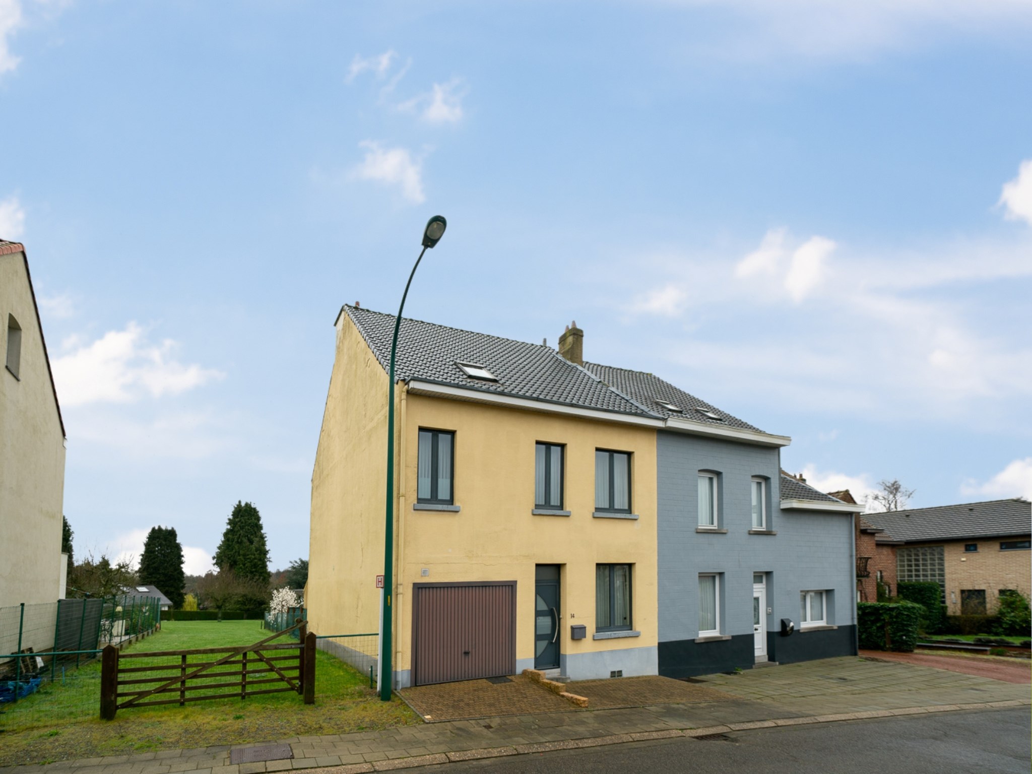 Ruime woning met 5 kamers (mogelijk) en open zicht 