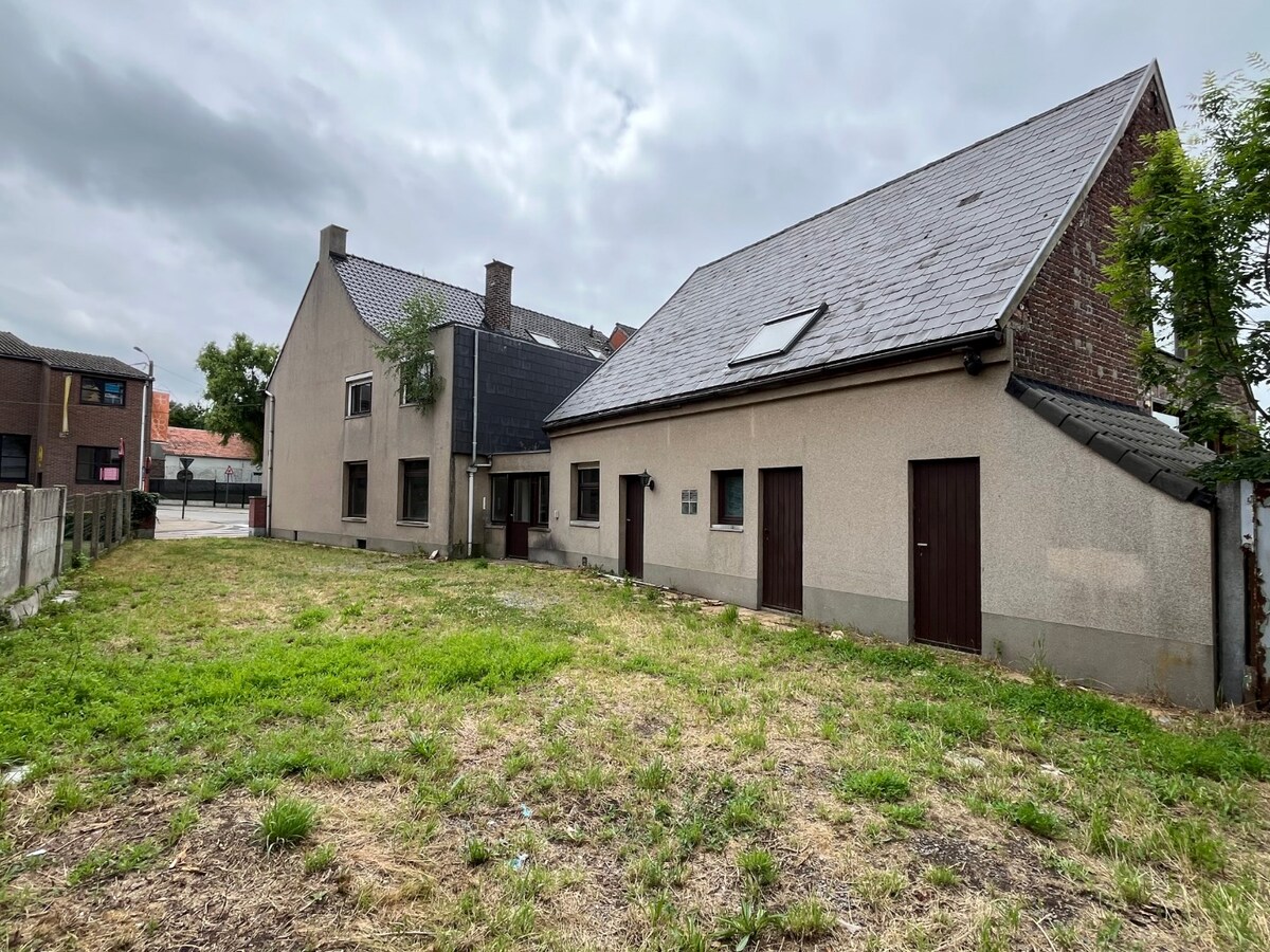 Te renoveren half open bebouwing te Gavere 