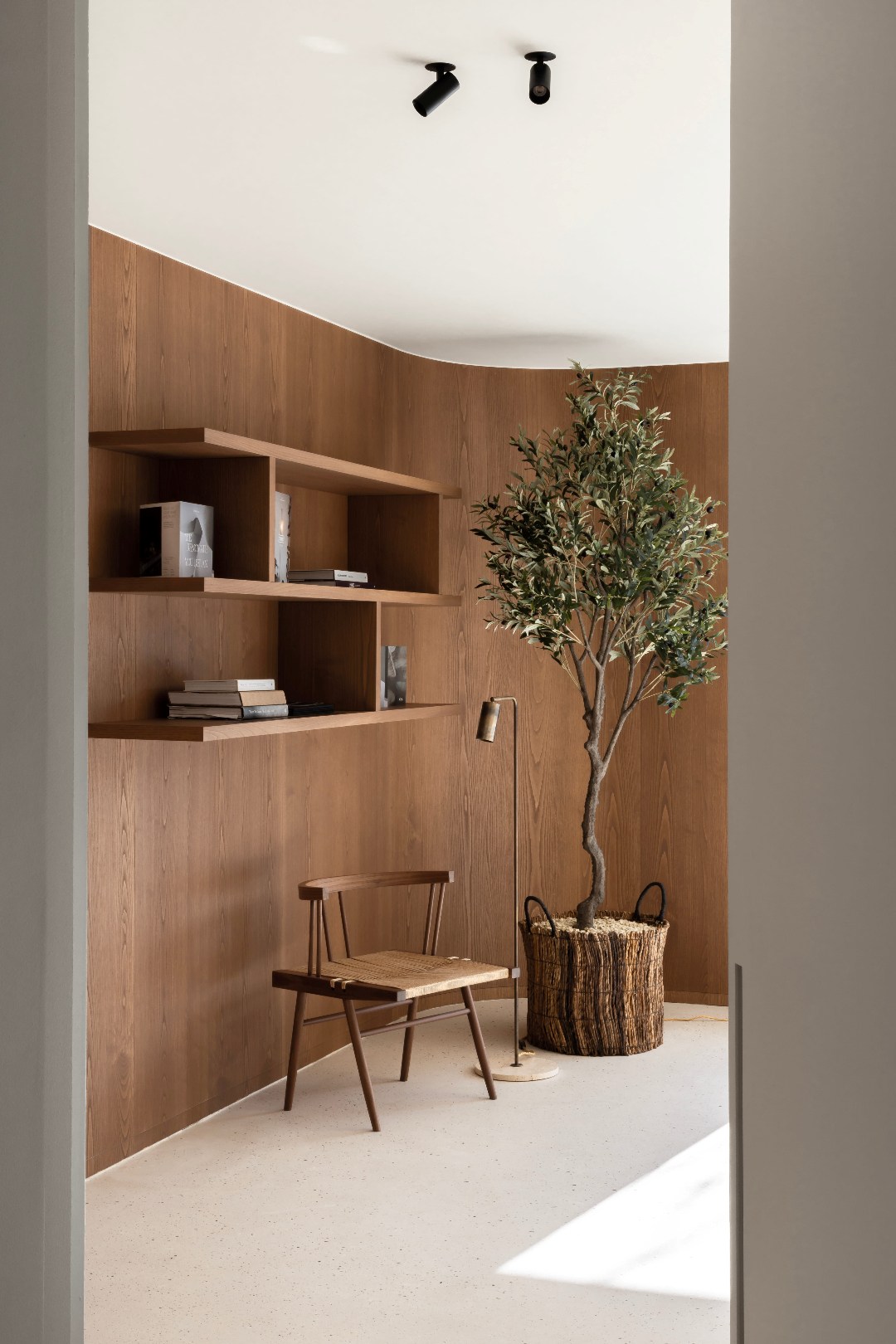 Moderne gerenoveerde villa gelegen in een residentiele wijk aan het Zoute. 