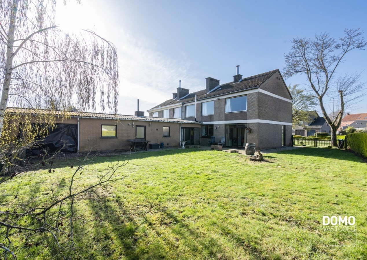 RUSTIG GELEGEN HALFOPEN BEBOUWING MET 4 SLAAPKAMERS EN EXTRA STUDIO OP EEN PERCEEL VAN 11A 45CA TE DIEPENBEEK 
