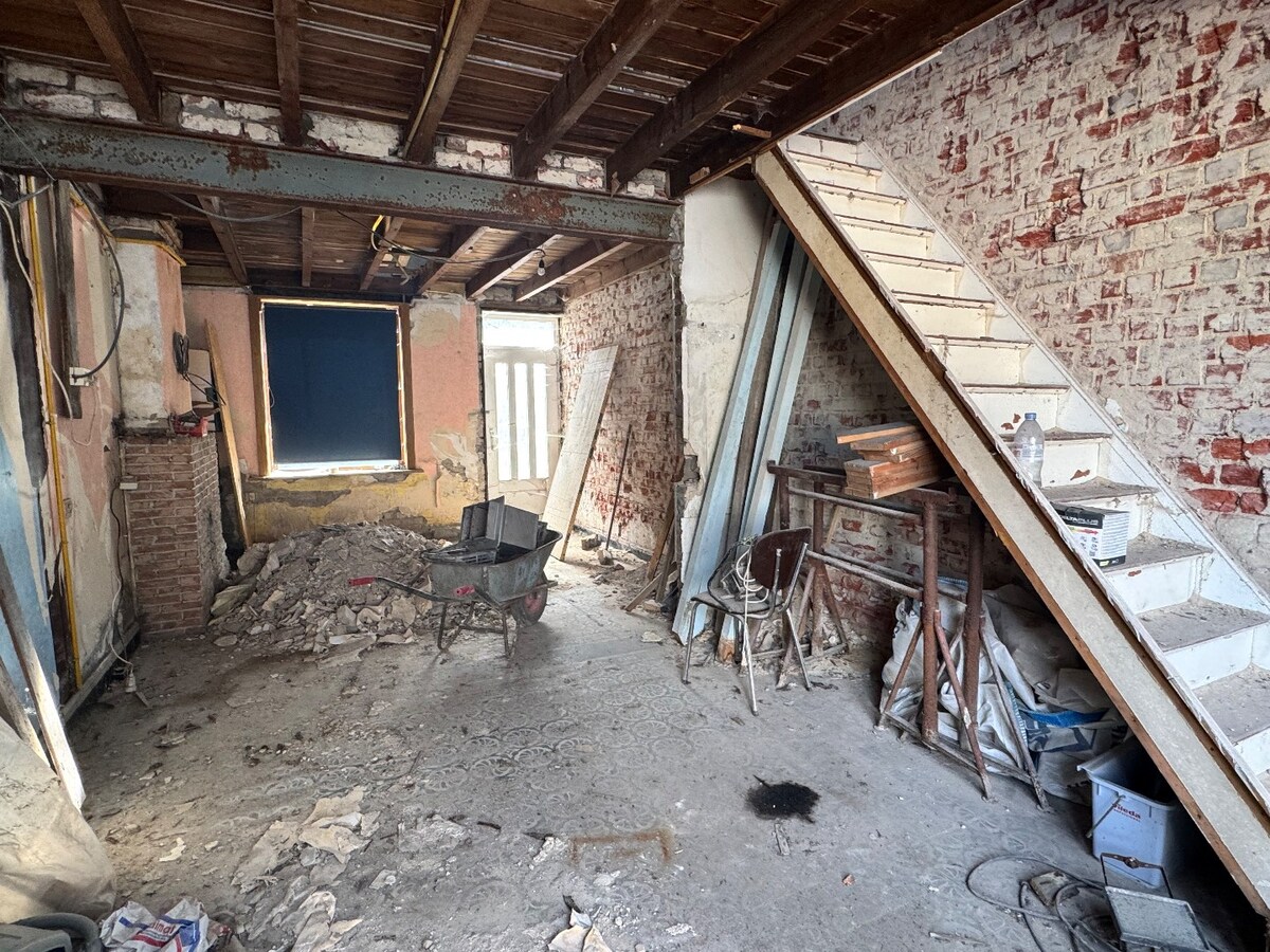 Gedeeltelijk afgebroken woning met potentieel te Koekelare 