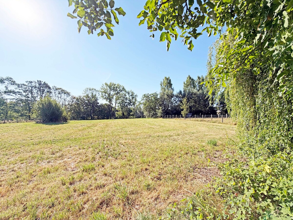 Ruime sixties villa op 3.630m² nabij dorpskern Steenhuize 