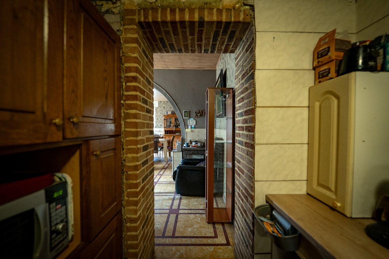 Ruime woning met buitenpiste en kleine binnenpiste op ca. 1,03ha te Hoeselt 
