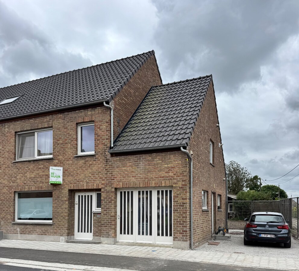 Halfopen bebouwing met 3 slaapkamers en een garage te Koekelare 