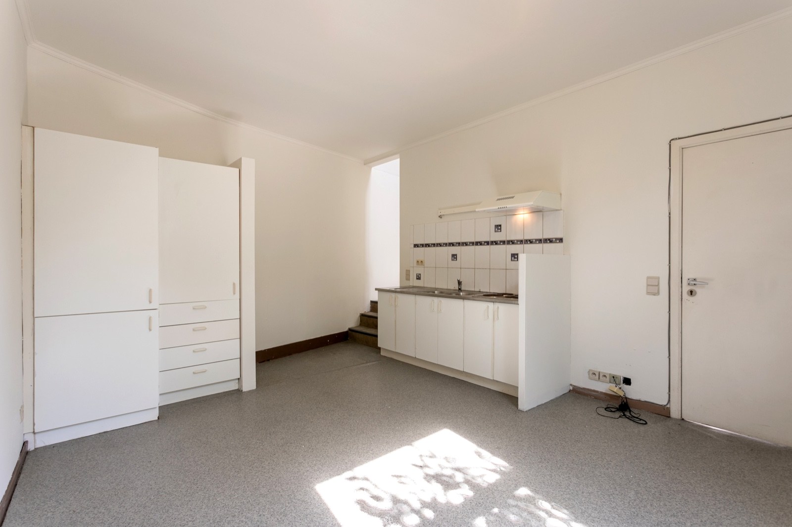 Opbrengsteigendom met 2 vergunde appartementen en kelders in het centrum van Halle 