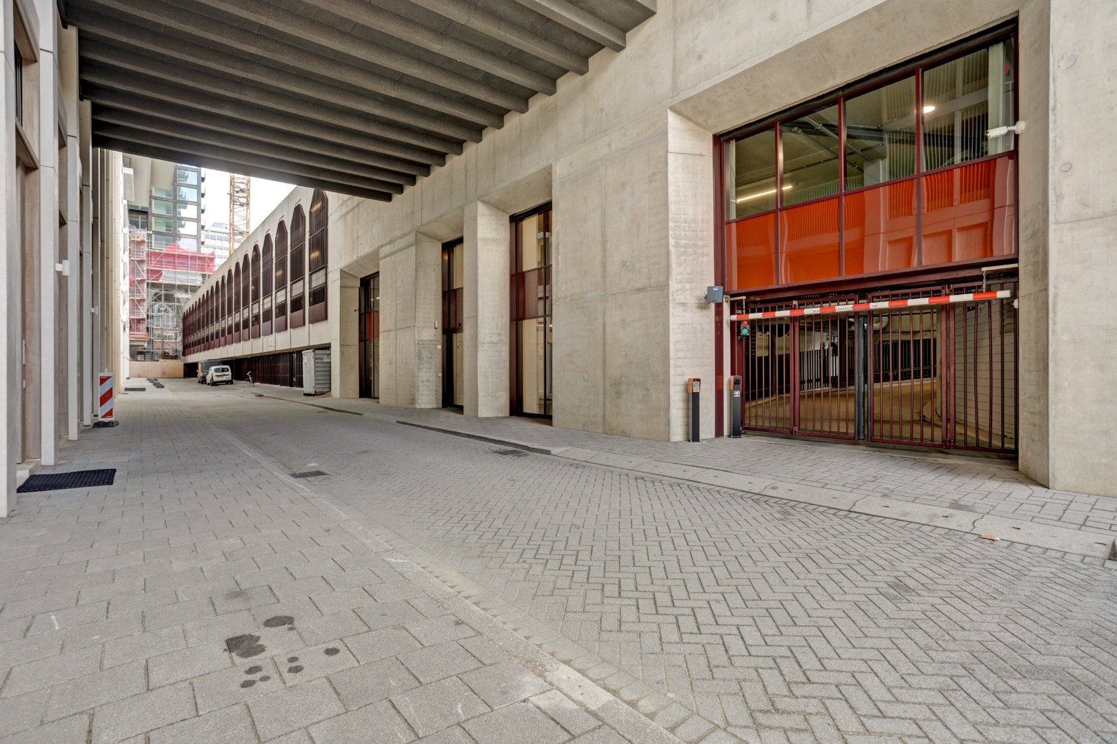 Ultiem luxe wonen in de iconische The CoolTower met spectaculair uitzicht, royaal terras (34 m²) en moderne afwerking in het bruisende hart van Rotterdam! 