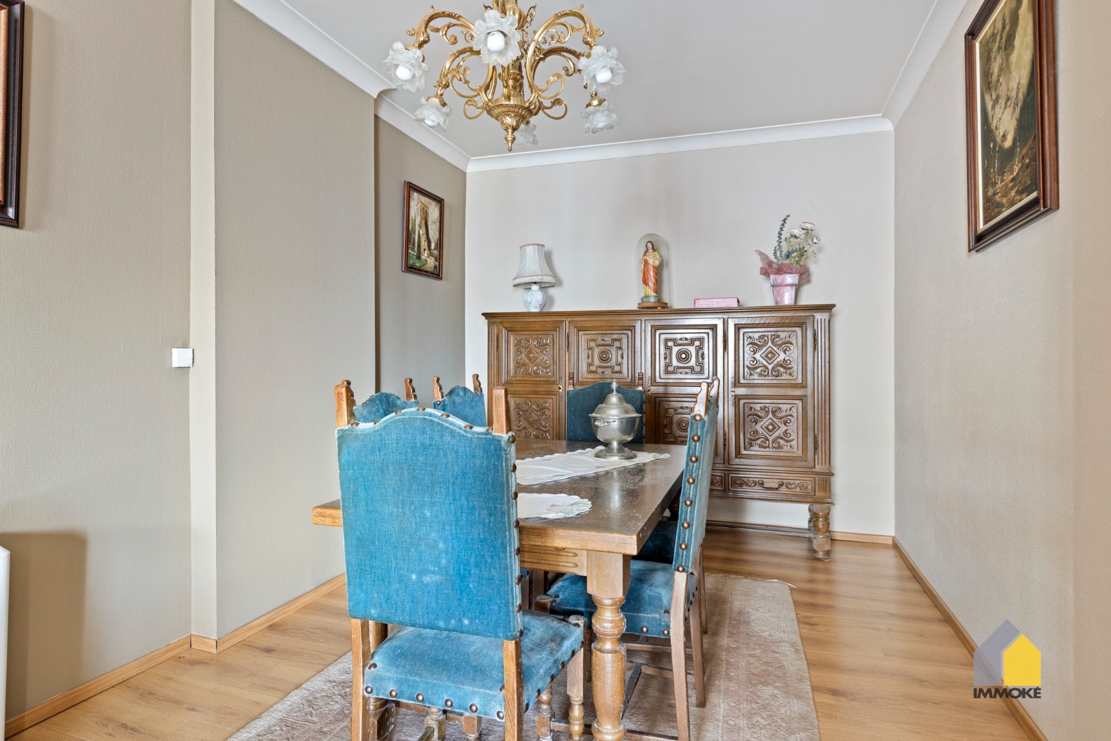 Te renoveren woning met 4 slpks, polyvalente ruimte en knusse tuin. 