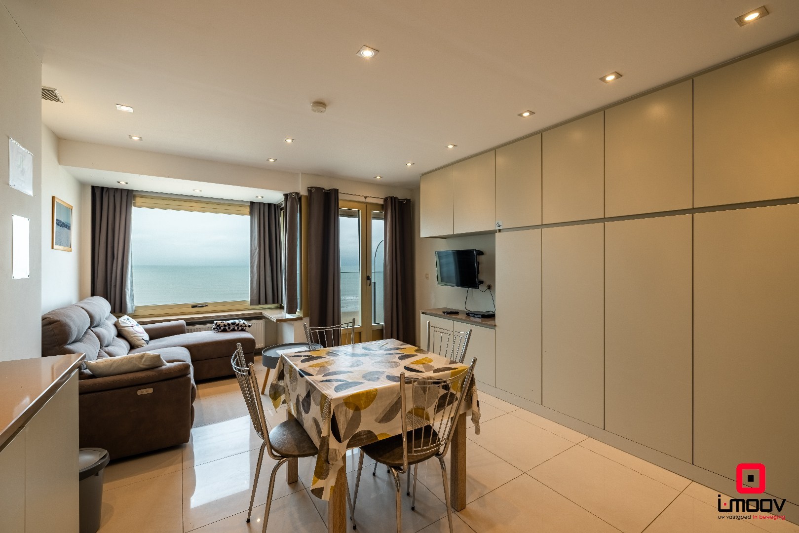 Bovenste verdieping studio met adembenemend zeezicht aan de Zeedijk, Mariakerke 