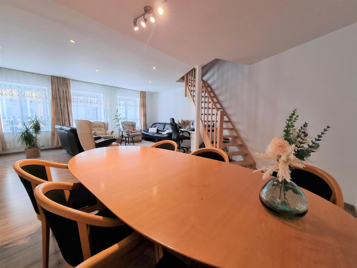 Volledig gerenoveerde, centraal gelegen woning - Heist 