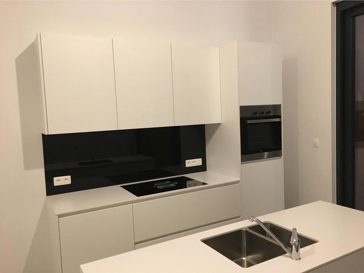 Unieke appartement (2 SUPER terrassen) op de Gaverse Markt !   LOFT-gevoel (hoogte : 3 m). 