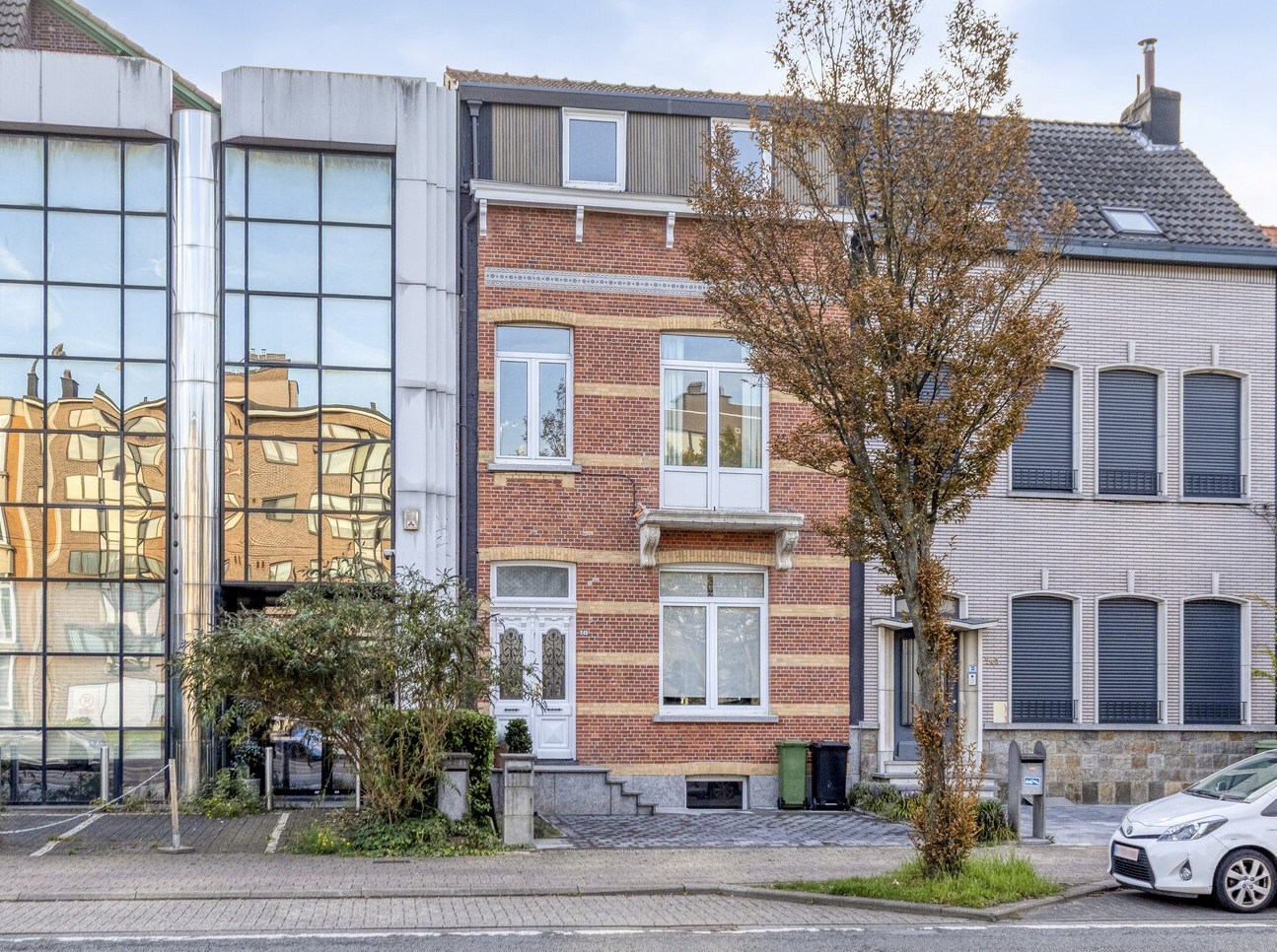 Karaktervolle herenwoning uit 1871 met 4 slaapkamers en prachtige stadstuin - Merksem 