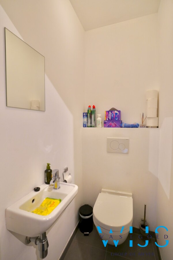 Prachtig appartement MET GARAGE in het rustige landelijke OOSTEEKLO ! 