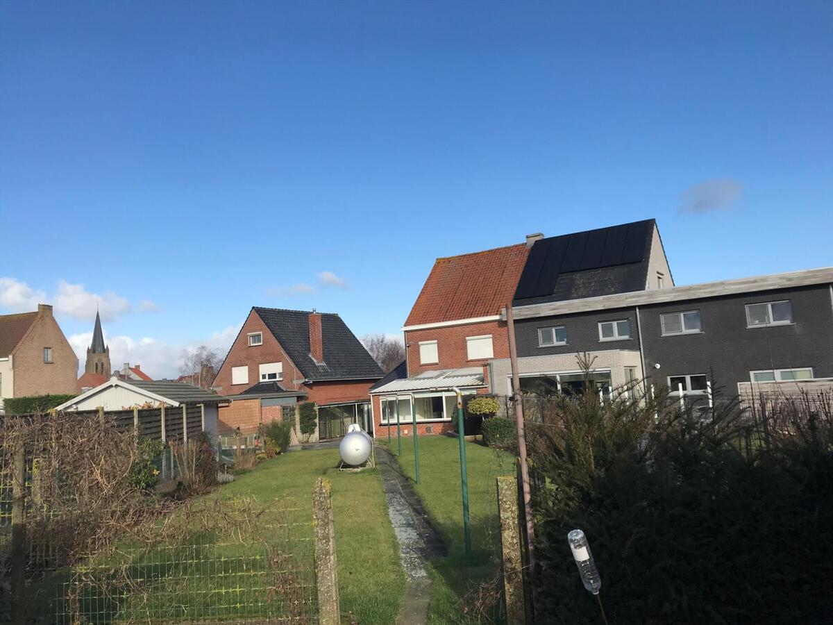 Degelijke halfopen woning met zongerichte tuin 