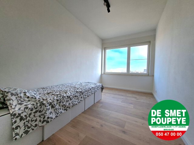 Vernieuwd hoekappartement 