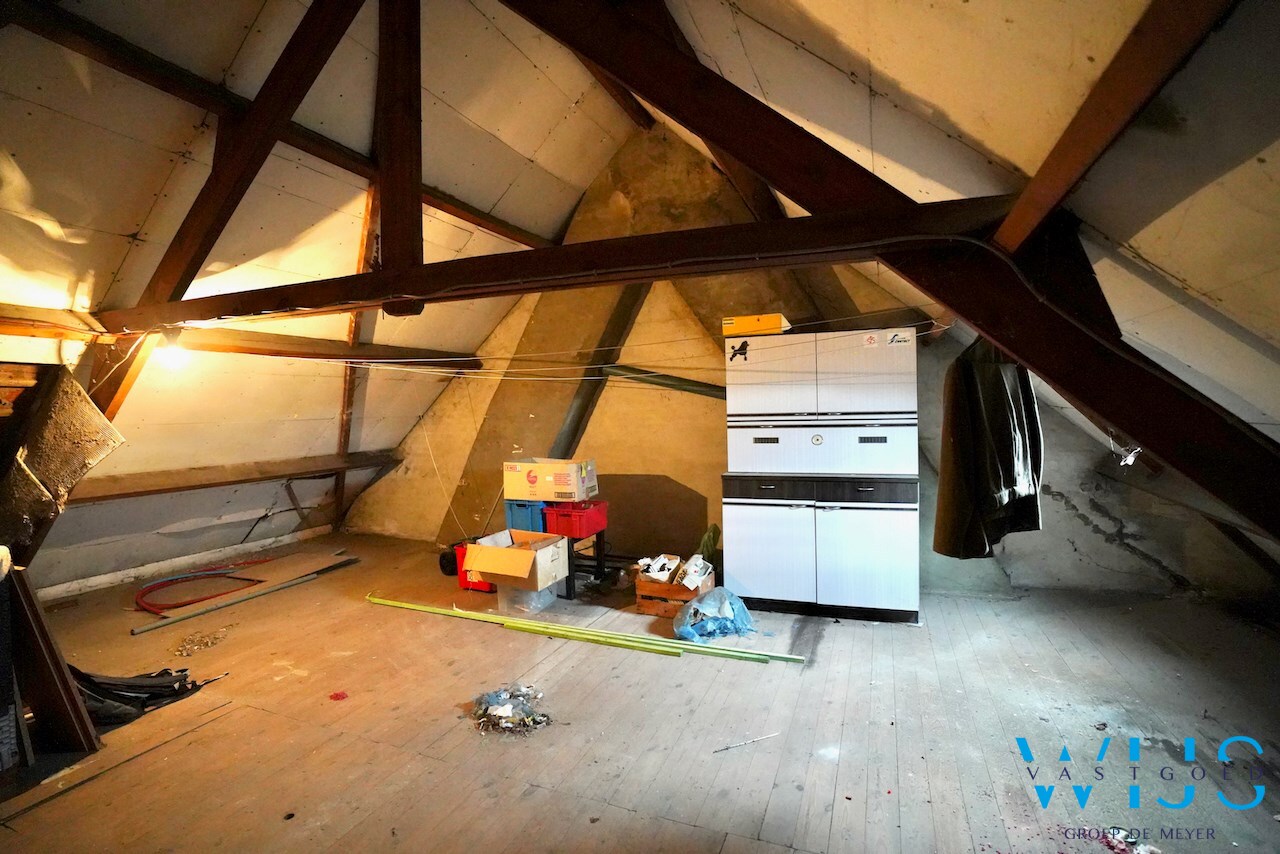 Te renoveren karaktervolle gezinswoning te Eeklo ! 