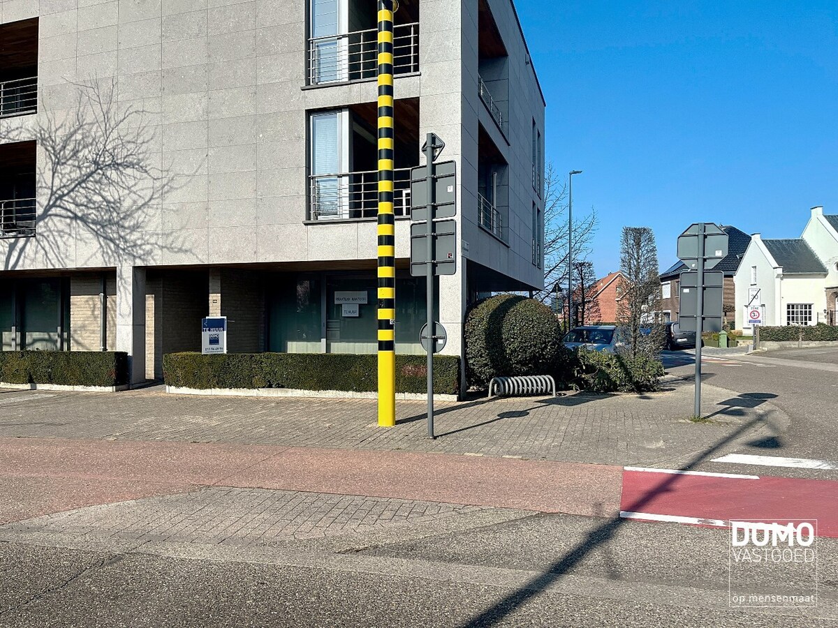 KANTOOR/PRAKTIJKRUIMTE TE HUUR IN CENTRUM KERMT MET ONDERGRONDSE AUTOSTANDPLAATS 