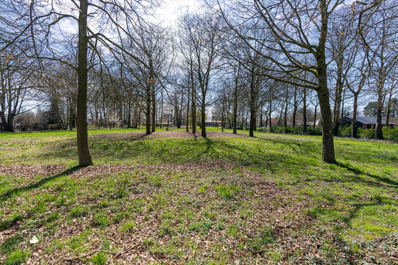 Stijlvolle villa met diverse bijgebouwen en graslanden op circa 3ha 