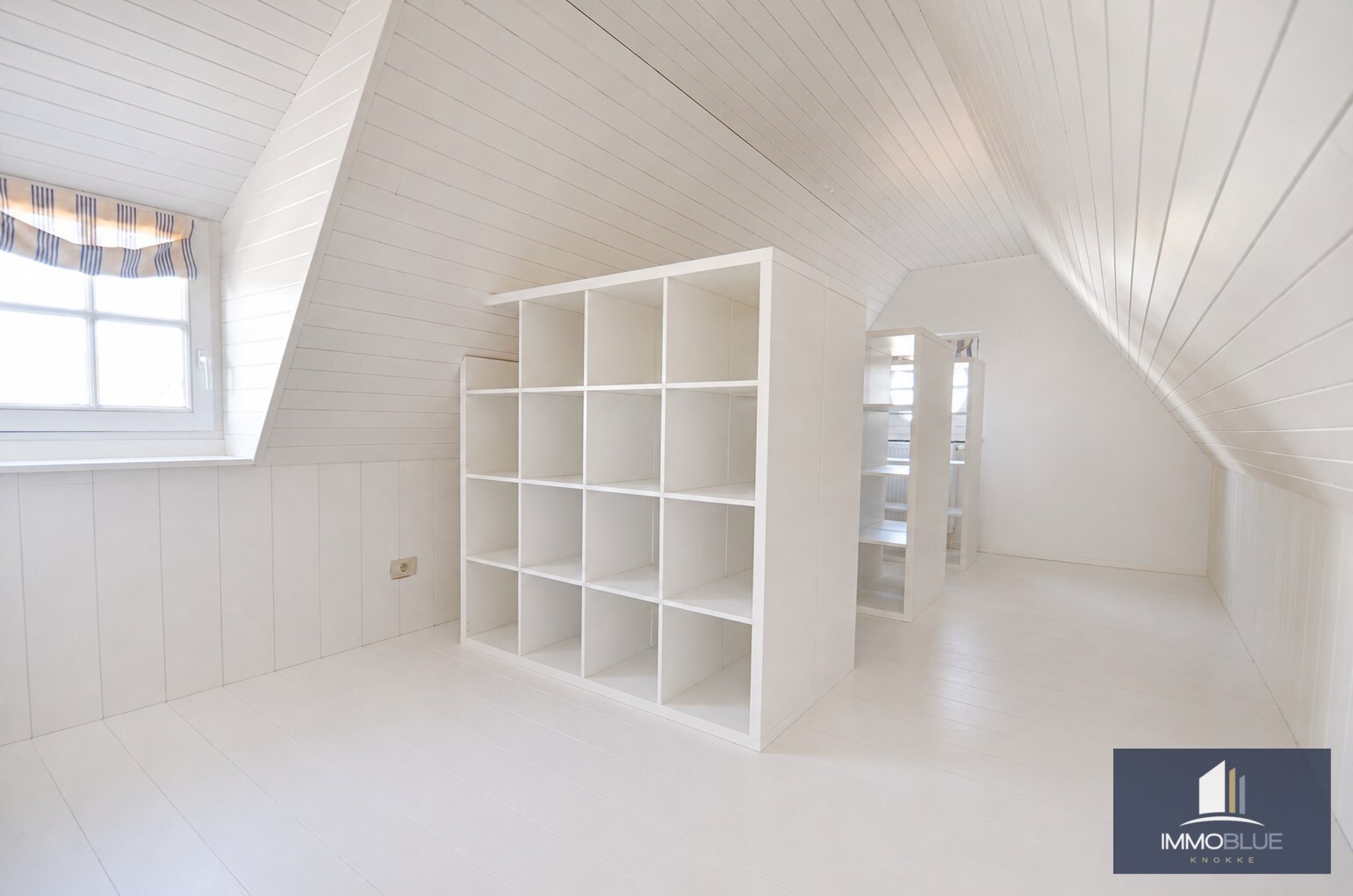 Tijdloze villa met uitzonderlijke vergezichten op een residentiële locatie. 