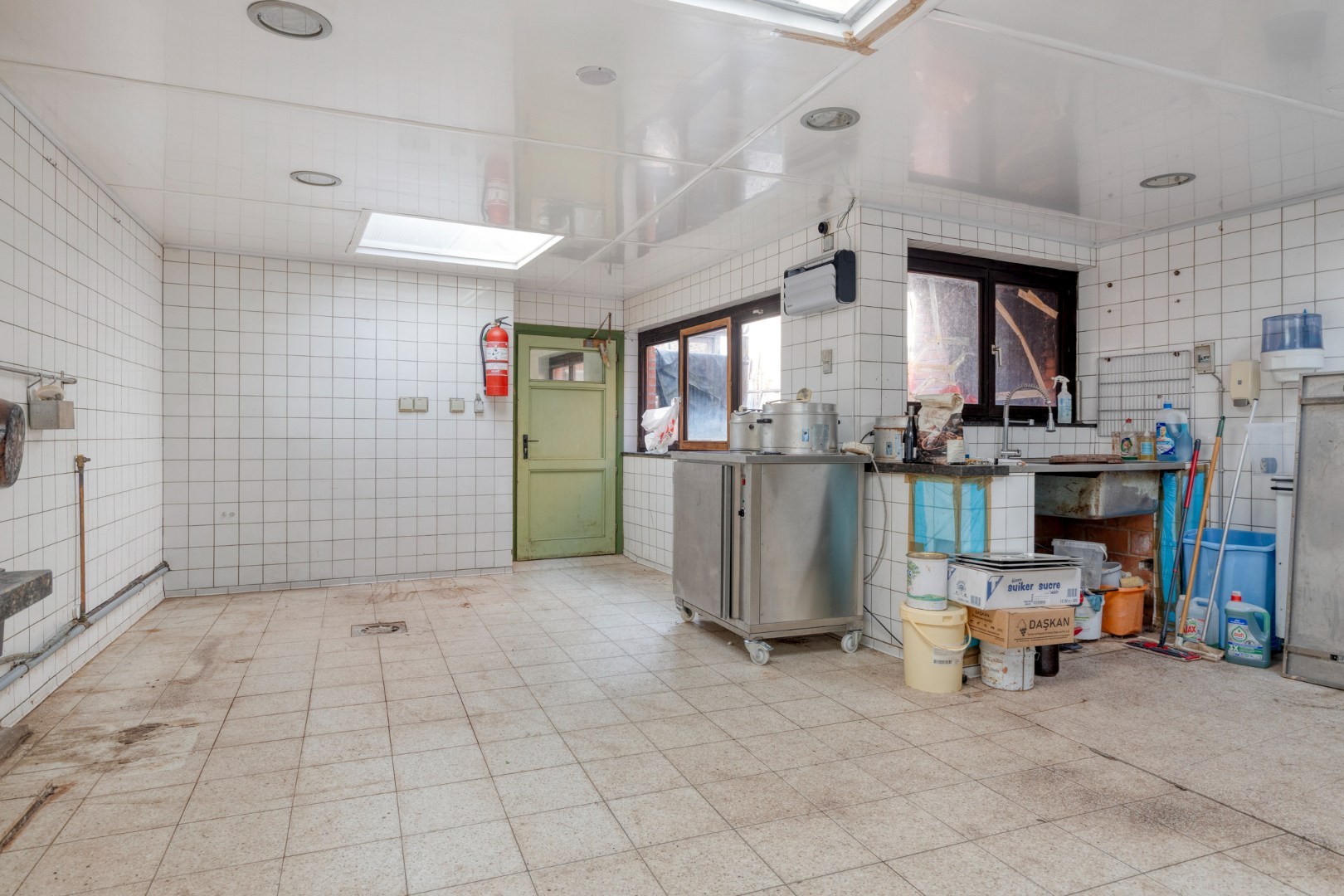 Super gelegen handelspand met garage in Heverlee! - totale oppervlakte +/- 260 m² + kelder van 38m² 