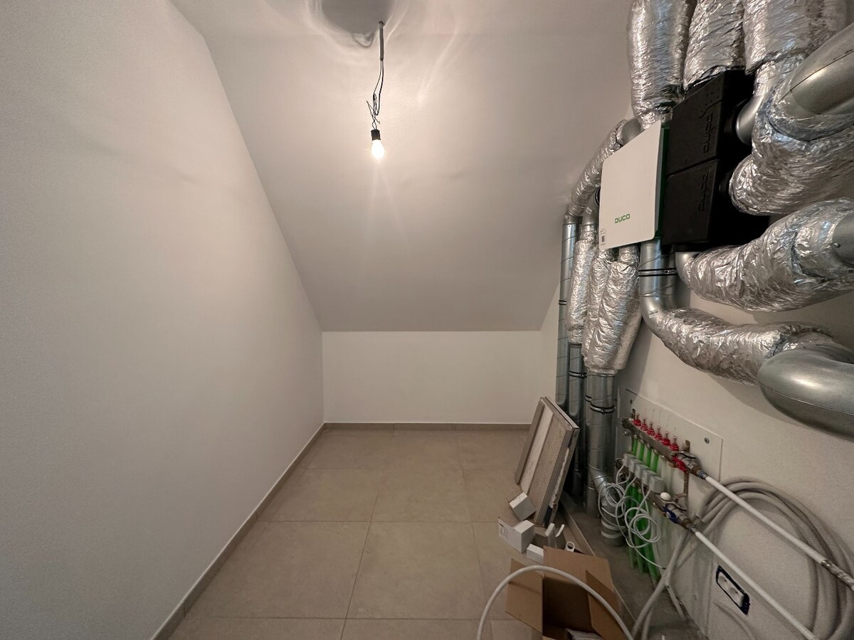 Ruime, halfopen nieuwbouwwoning met 4 slaapkamers 