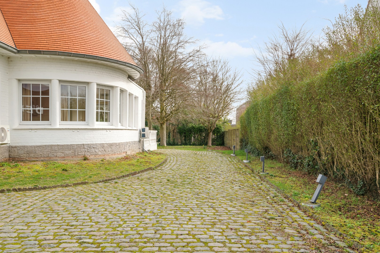 Stijlvolle villa met 5 slaapkamers op mooi perceel van 1325m² 