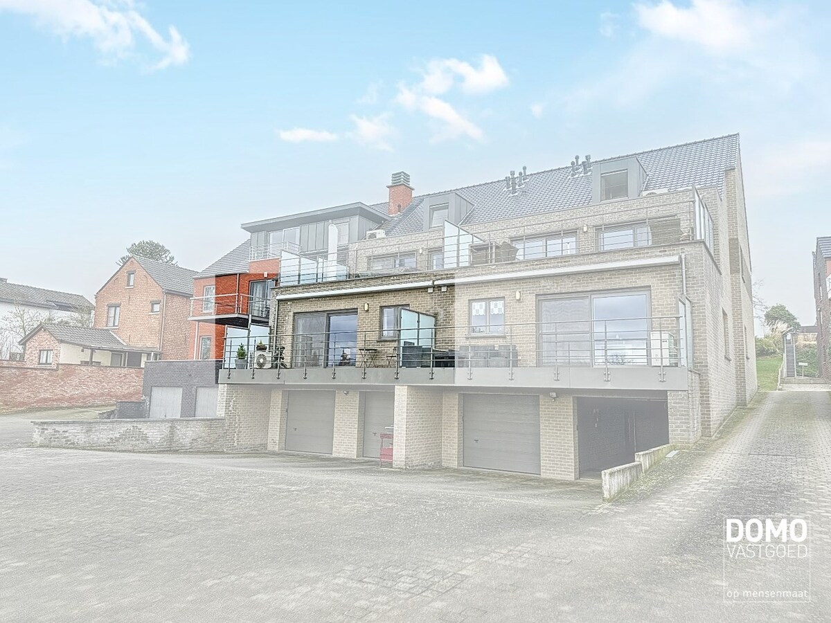 Ruim gelijkvloers appartement voorzien van 2 slaapkamers met zonnig terras in het centrum van Meldert. 