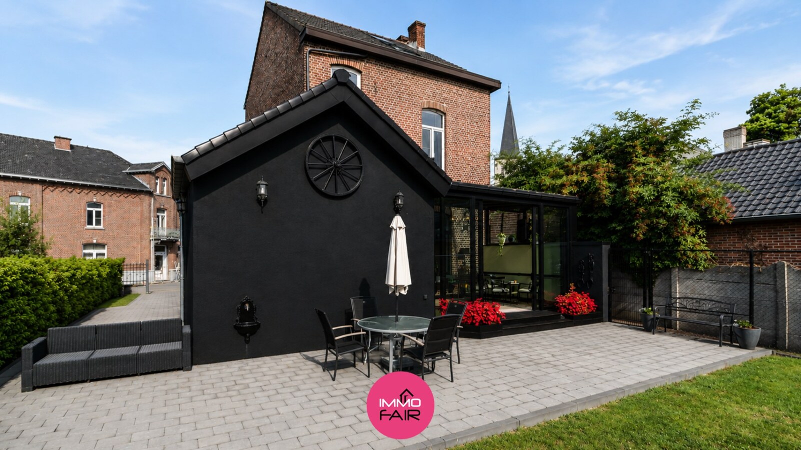 Karaktervolle herenwoning met vier slaapkamers en glazen tuinkamer 