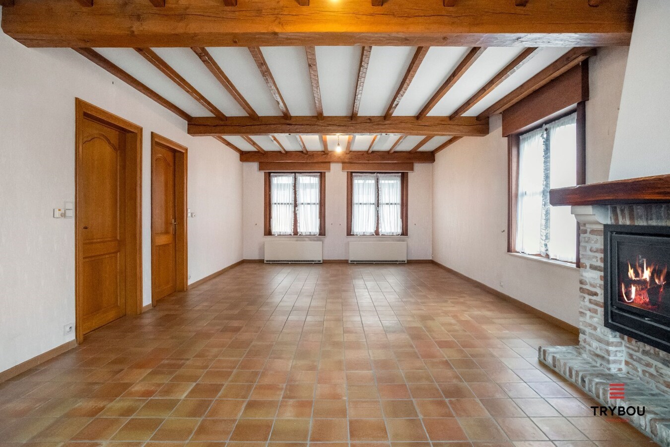 Statige villa, met enorm veel mogelijkheden, te koop in centrum Houthulst. 