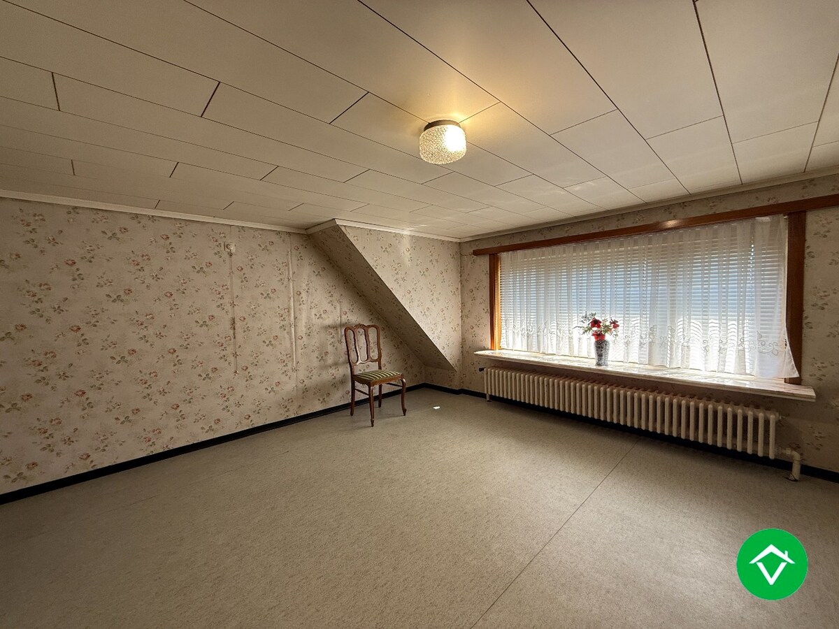 Karaktervolle halfopen bebouwing met 3 slaapkamers, tuin en garage te centrum Roeselare 