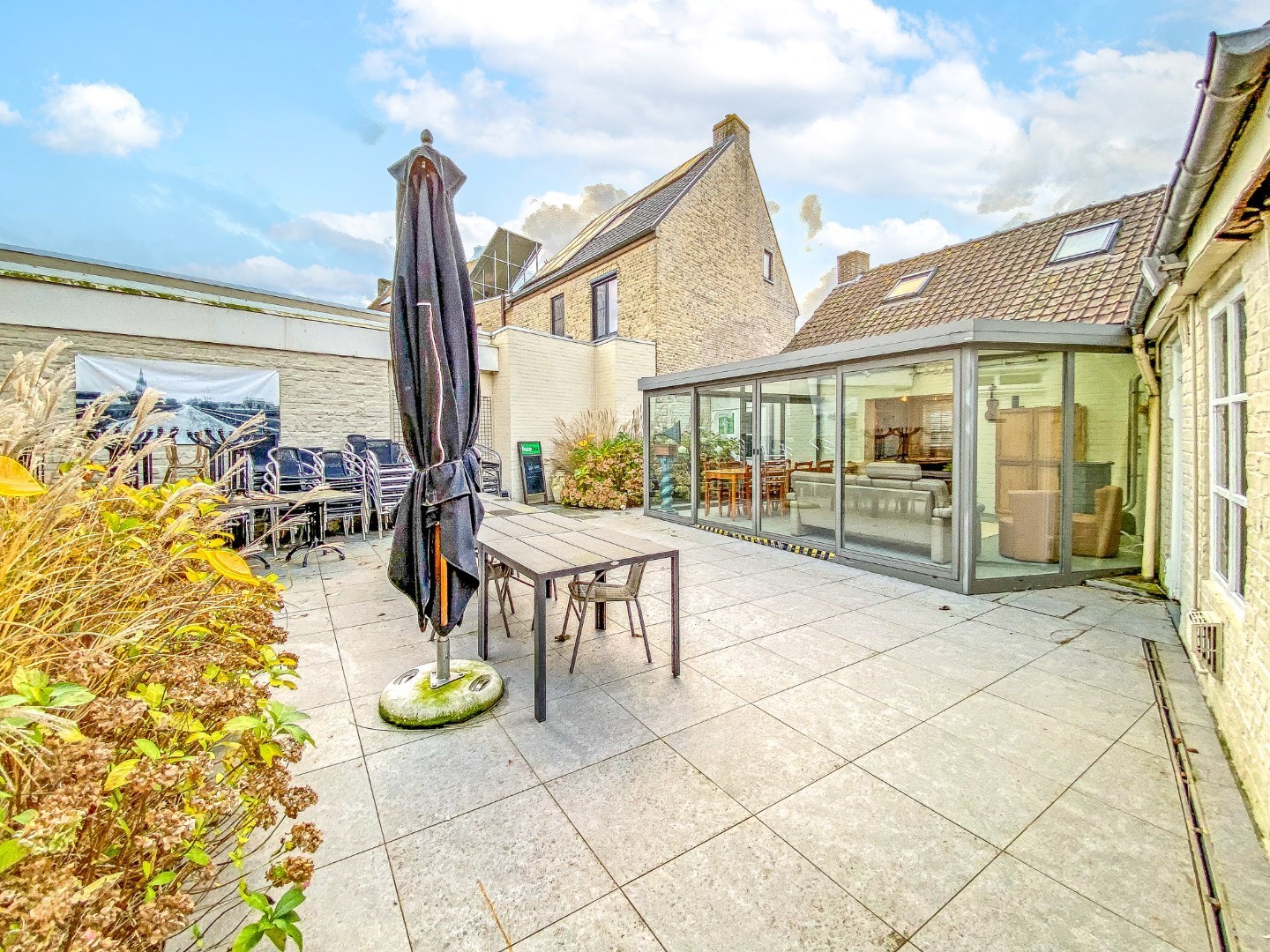 Multifunctionele woning in het charmante Pollinkhove. 