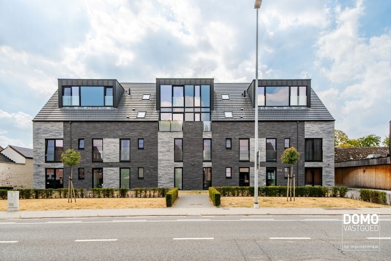 Exclusief appartement met uniek uitzicht te Alken. Inclusief 3 parkeerplaatsen en ruime kelderberging. 