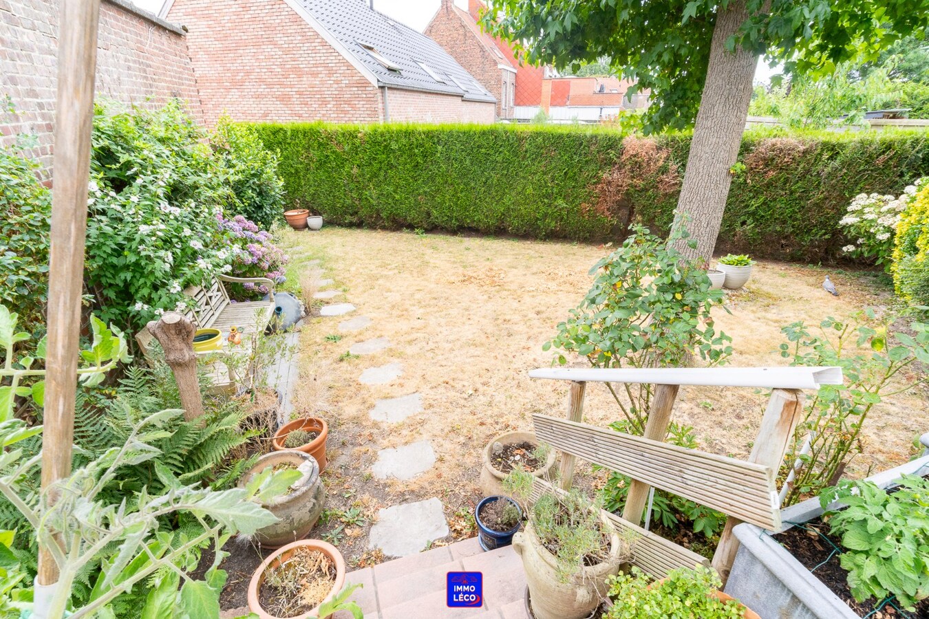 Maison d'habitation avec commerce, jardin, garage, EXCELLENT POTENTIEL !! 
