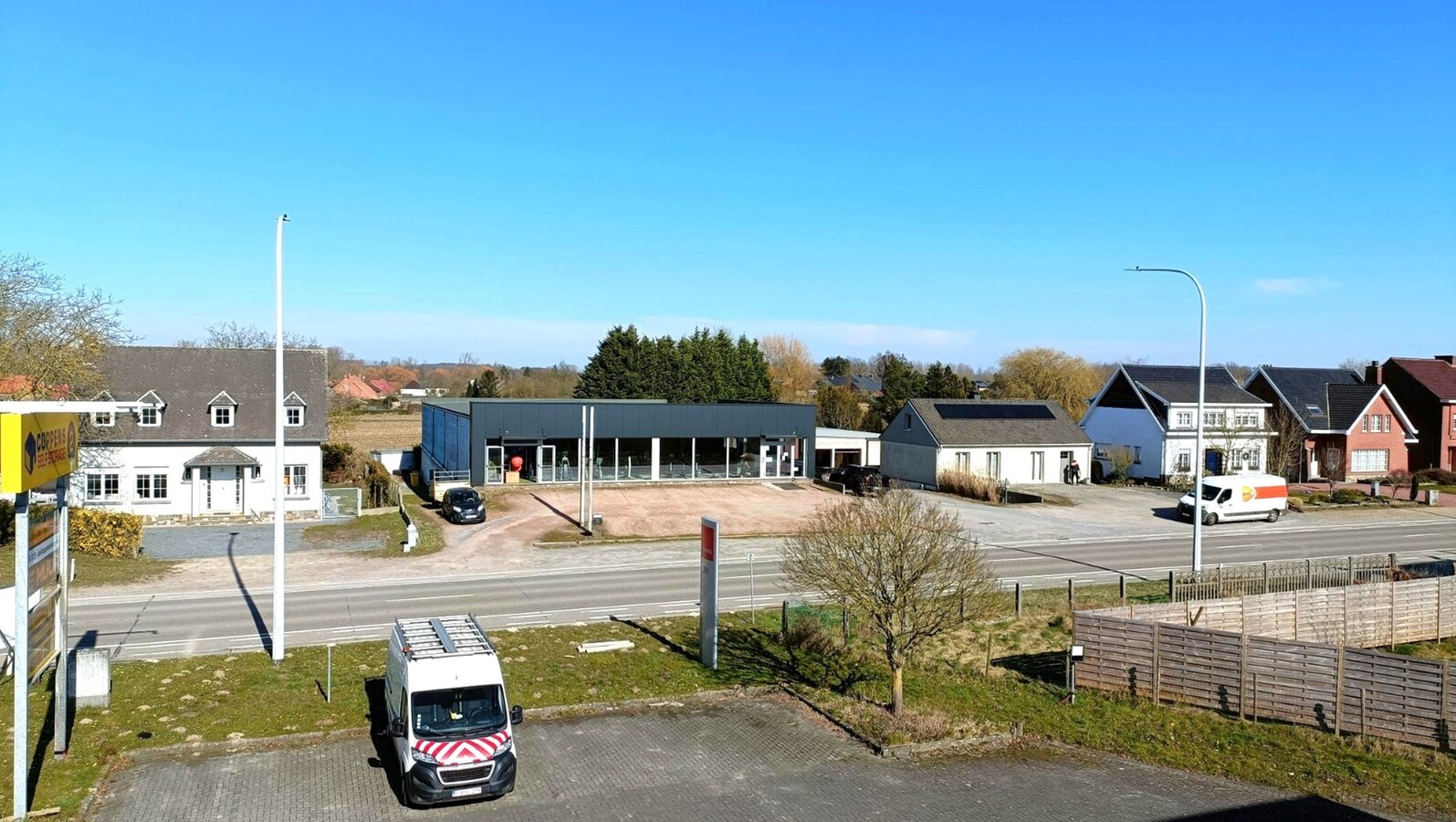 Kantoorruimte 120m² + loods/hangaar/magazijn 775 m² te Boutersem 