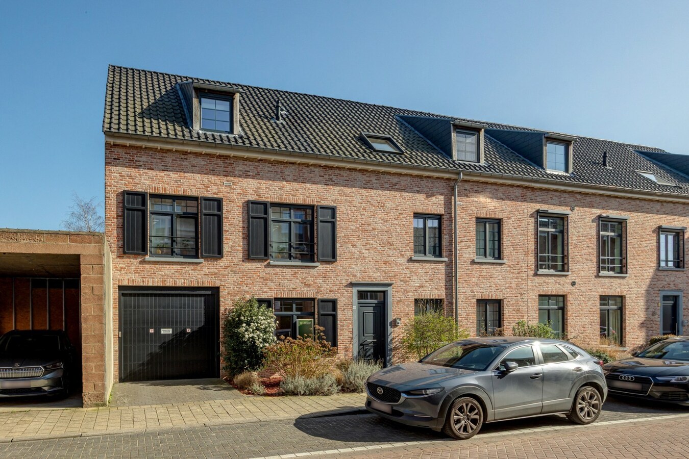 Energiezuinig gelijkvloers appartement met carport in het centrum van Broechem 