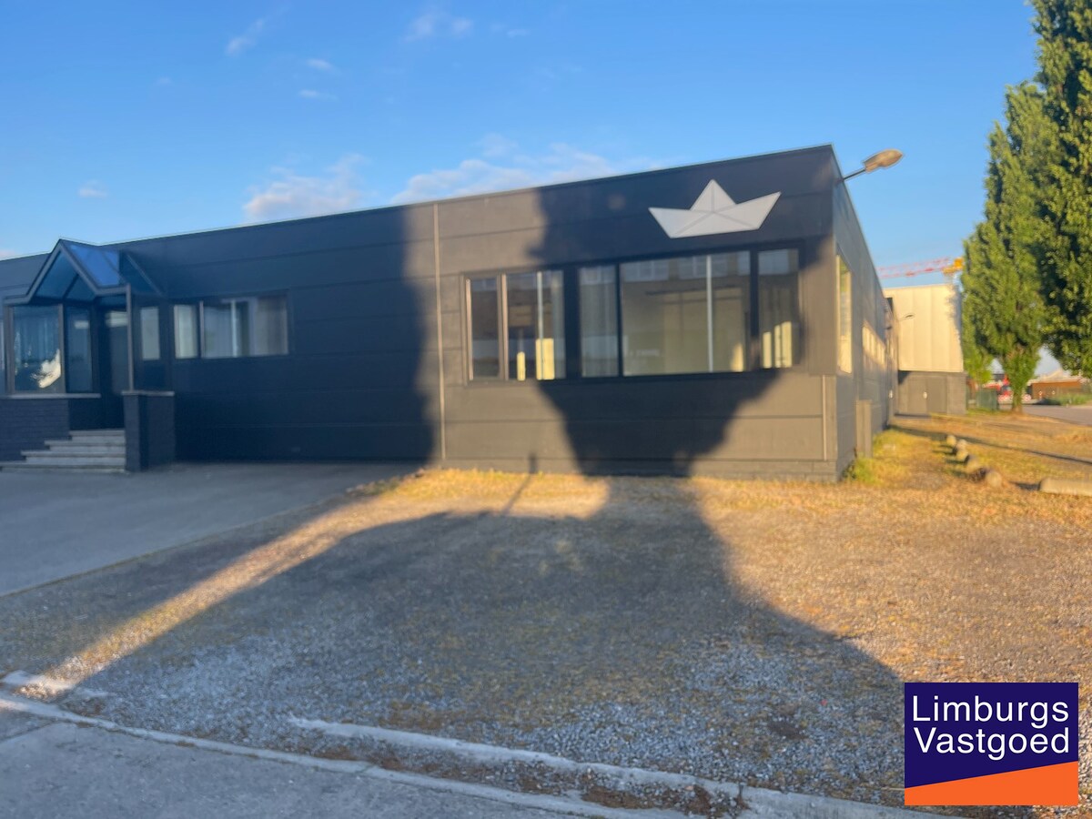 Industriële multifunctionele bedrijfsruimte van 1500m² in Hasselt met 2080 m² perceeloppervlakte en 50.00 parkeerplaatsen 