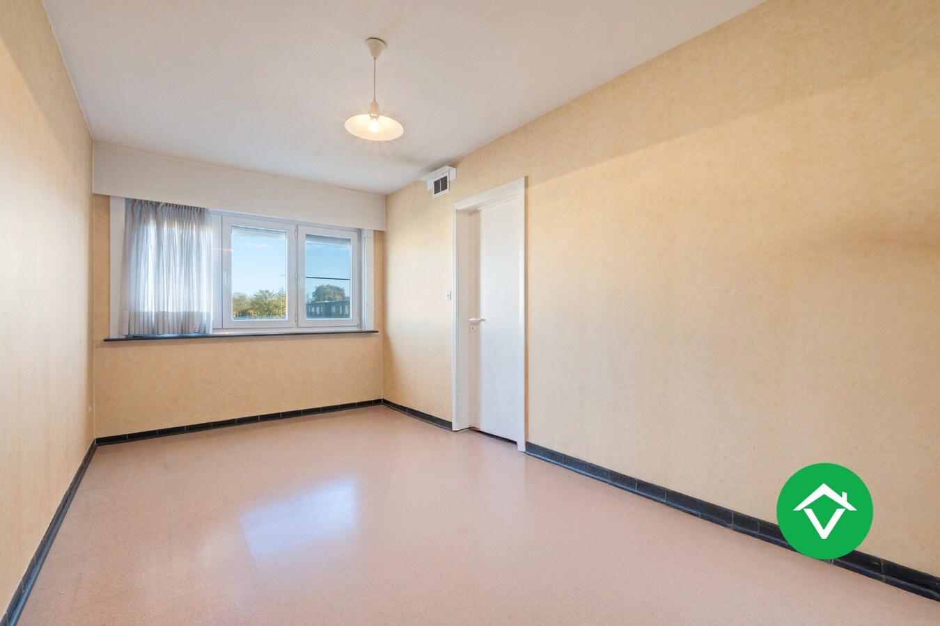 Gezinswoning met 4 slaapkamers  in rustige woonwijk te Roeselare 