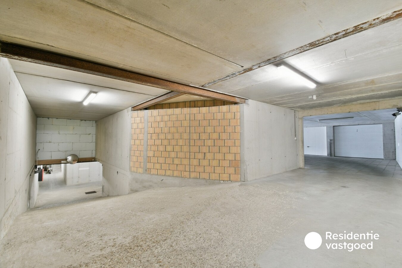 Te huur garage - Westkerke