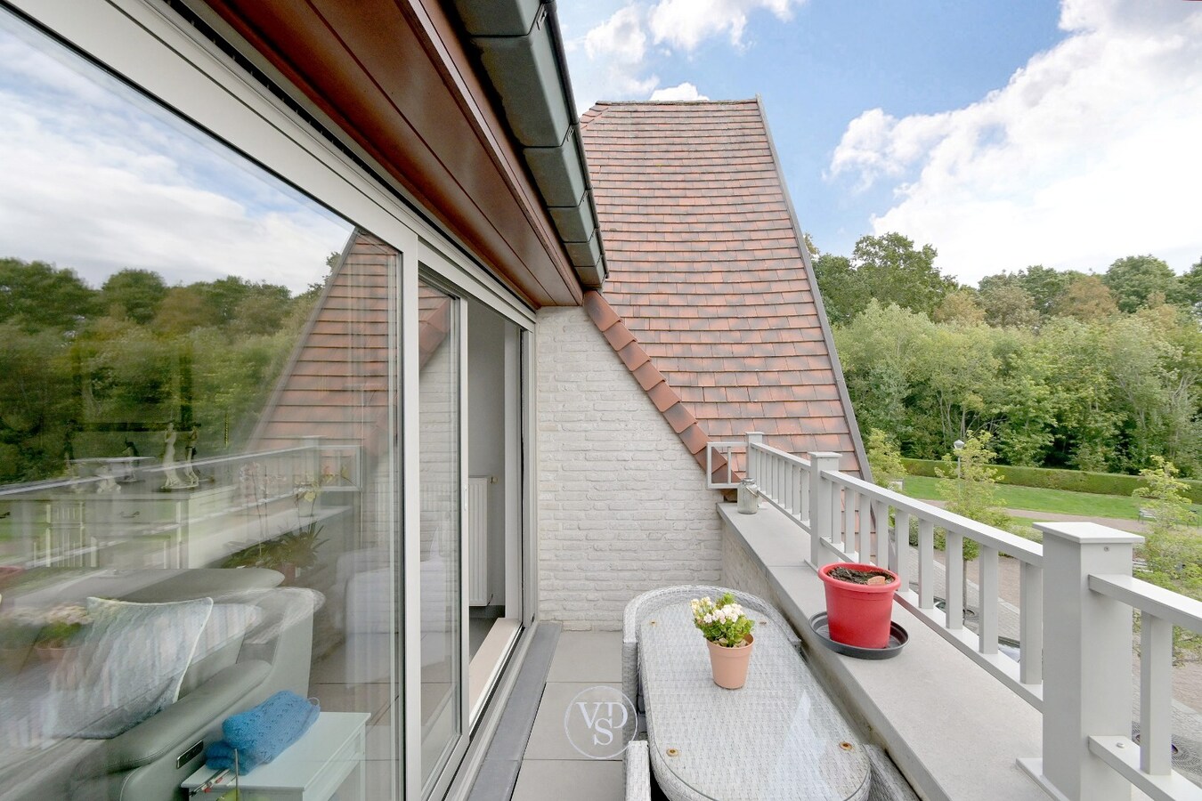 Klassevol appartement met terras (incl.  garagebox). 