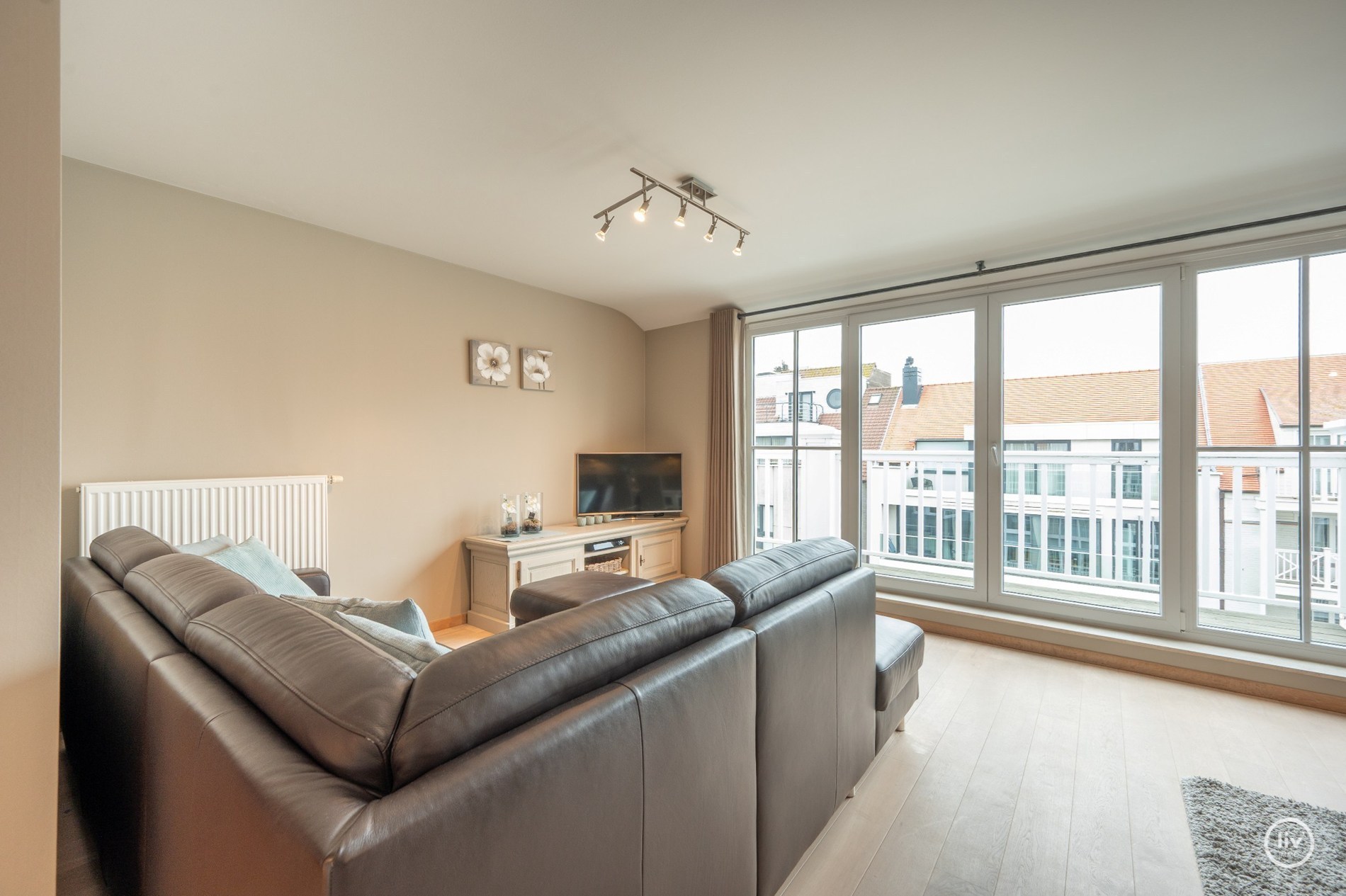 Appartement en duplex prêt à emménager à distance de marche de la digue Albertstrand et de l'avenue Lippens. 