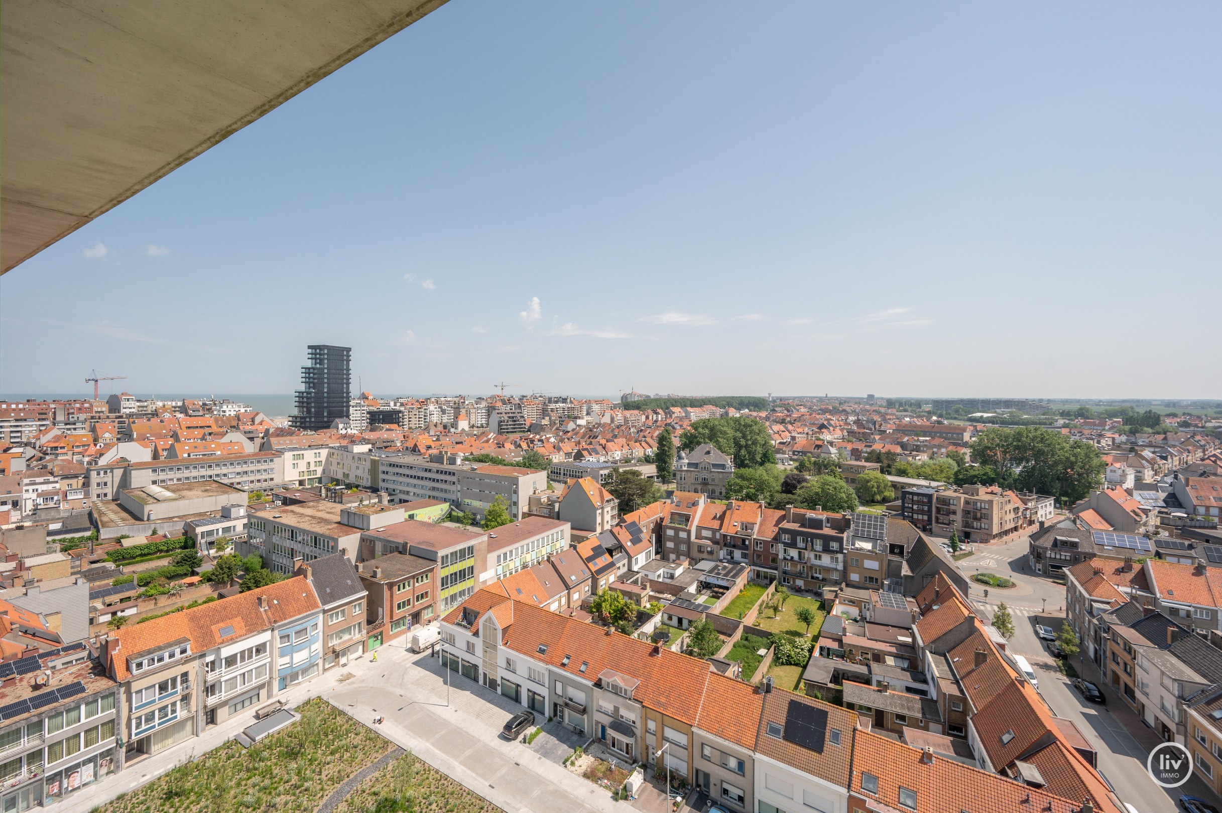 Centraal gelegen 3-kamer appartement te Res. Hoost met ruim terras genietend van zijdelings zeezicht! 