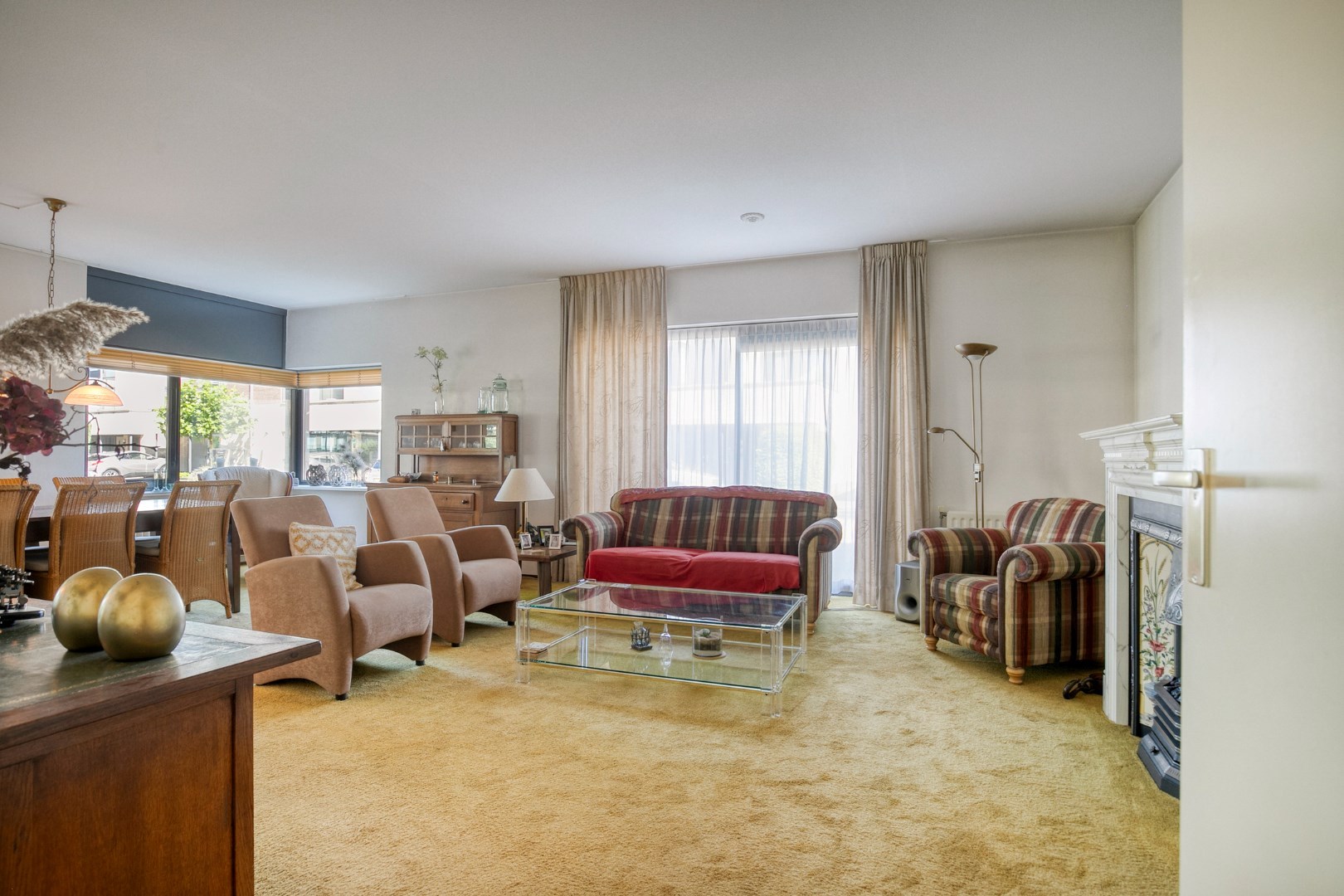 Royale 3 kamer benedenwoning met 2 slaapkamers, ruim terras en is gelegen op eigen grond. 