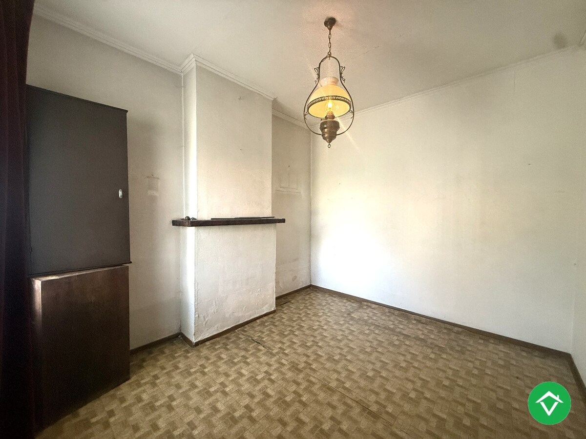 Ruime woning met 5 slaapkamers, garage en diepe tuin te Houthulst 